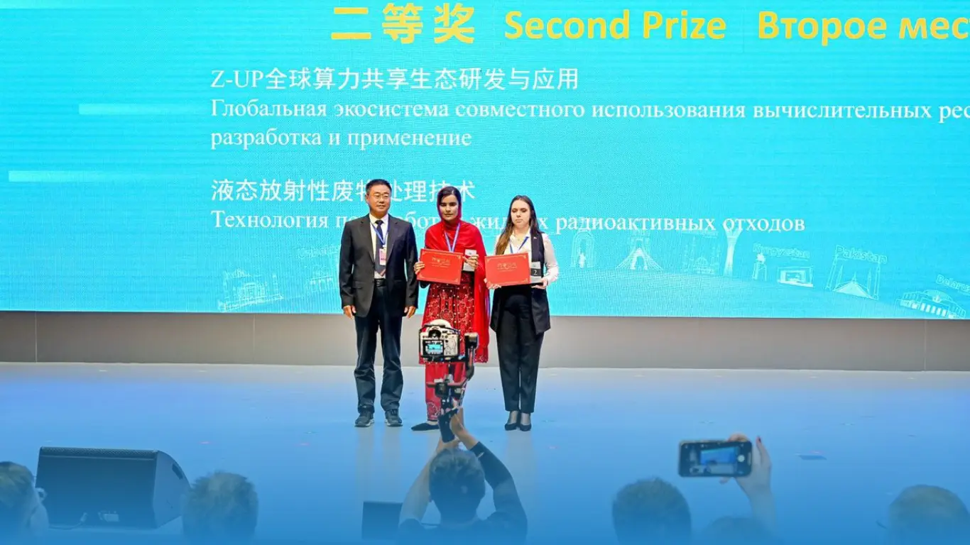 Aida Abdul Wahid Receiving award in China